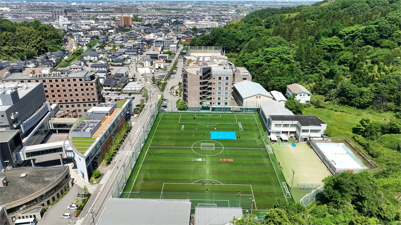 学校のグラウンドの空撮